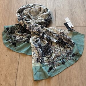 🆕 WHBM | Floral Patterned Scarf with Blue and Cream Accents